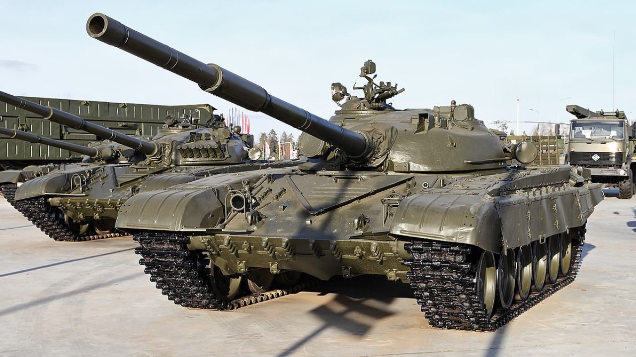 T-72 Main Battle Tank: History, Design, and Variants